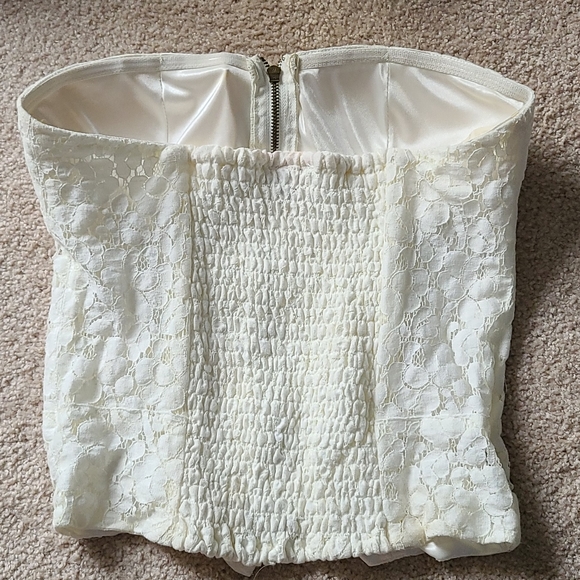 White lace corset top - Picture 2 of 3
